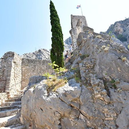 Apartment Mandic Omis Exterior photo