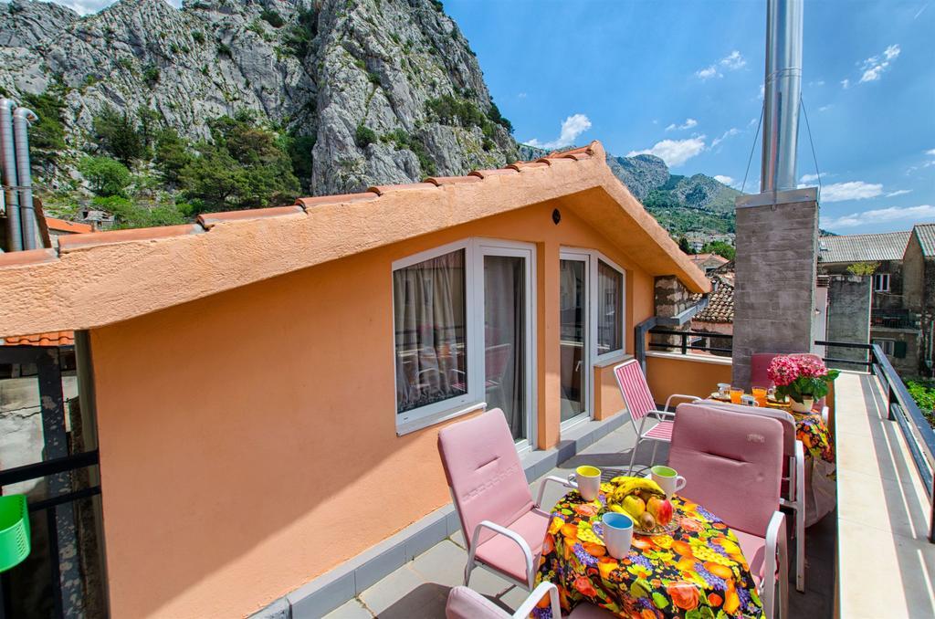Apartment Mandic Omis Exterior photo