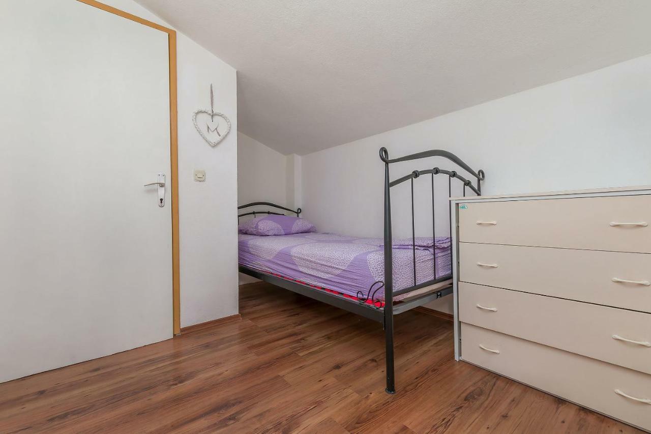 Apartment Mandic Omis Exterior photo